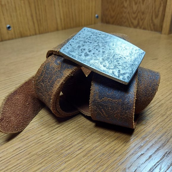 Marks and Spencer  M&S Men's Vintage Distressed Brown Leather Belt Size 43-45 in - Picture 12 of 12